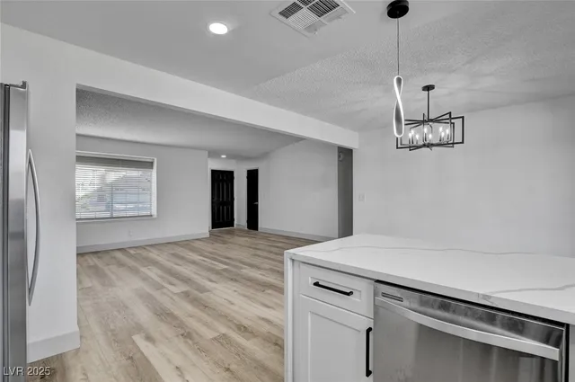 $1,995 | 4012 North Mira Lane, Las Vegas, NV 89108