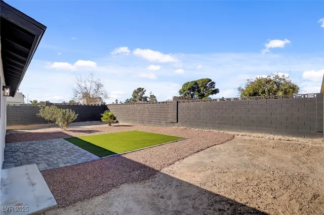 $1,995 | 4012 North Mira Lane, Las Vegas, NV 89108