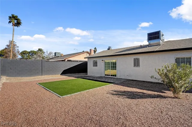 $1,995 | 4012 North Mira Lane, Las Vegas, NV 89108