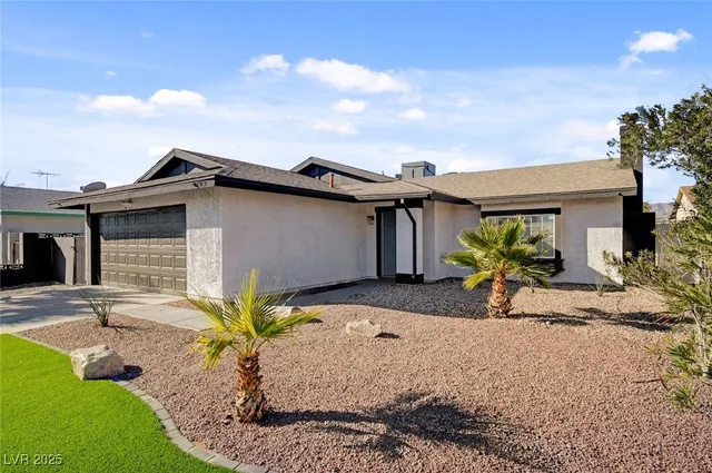 $1,995 | 4012 North Mira Lane, Las Vegas, NV 89108