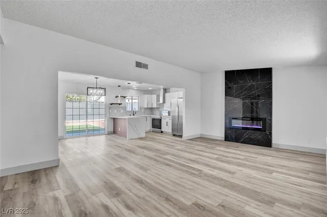 $1,995 | 4012 North Mira Lane, Las Vegas, NV 89108