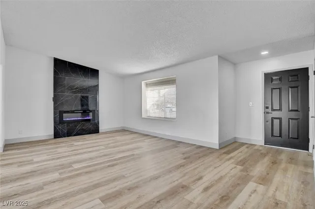 $1,995 | 4012 North Mira Lane, Las Vegas, NV 89108