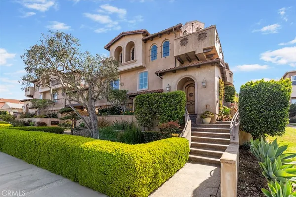 $1,425,000 | 706 South Pacific Coast Highway, Unit C, Redondo Beach, CA 90277