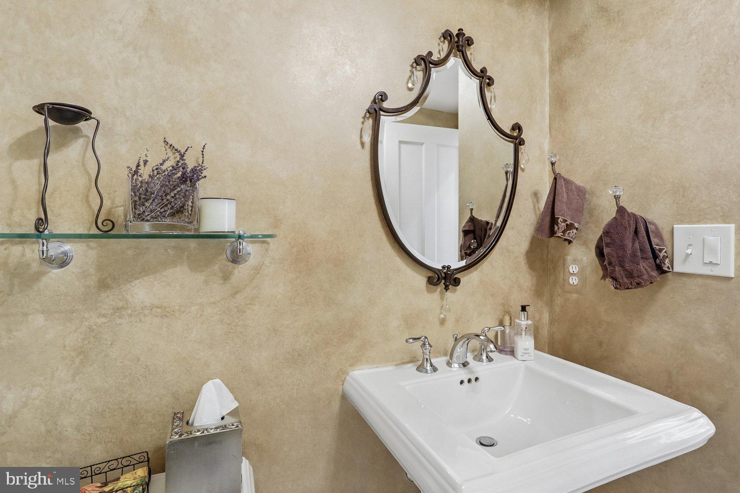 11736 Gainsborough Road Potomac, MD 20854 - Photo 51 of 100 Formal Powder Room