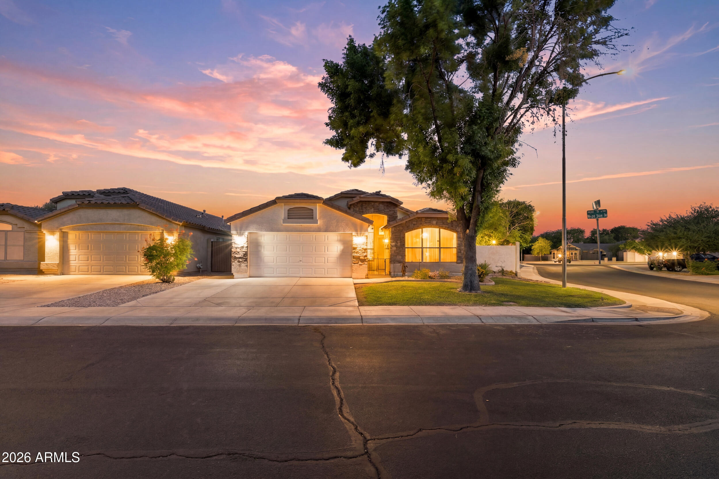 12813 West Monte Vista Road Avondale, AZ 85392 - Photo 3 of 53 3_dsc00684_twilight_71fefe69_dcaef72c