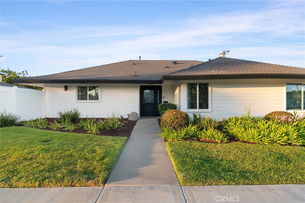 2904 Clubhouse Road Costa Mesa, CA 92626 - Photo 2 of 19