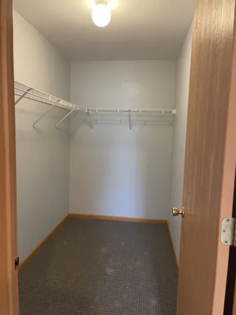 $1,950 | 1517 Silverstone Drive, Unit 1517, Carpentersville, IL 60110