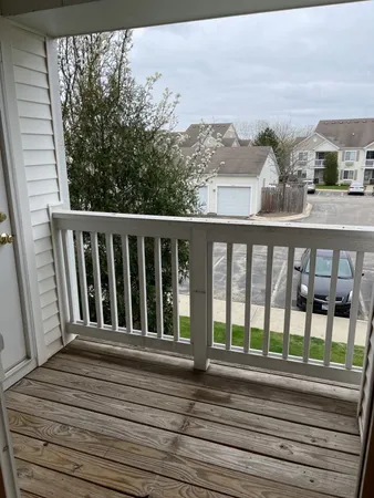 $1,950 | 1517 Silverstone Drive, Unit 1517, Carpentersville, IL 60110