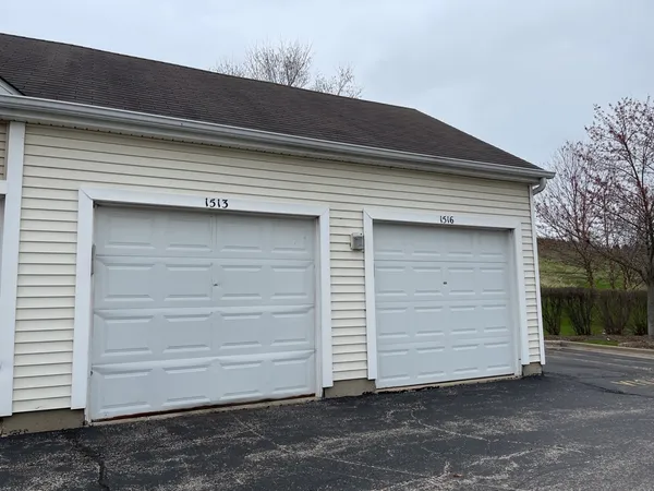 $1,950 | 1517 Silverstone Drive, Unit 1517, Carpentersville, IL 60110