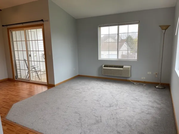 $1,950 | 1517 Silverstone Drive, Unit 1517, Carpentersville, IL 60110