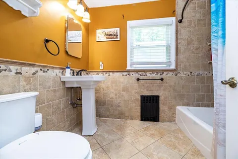 $689,988 | 9 North Court, Bayville, NY 11709