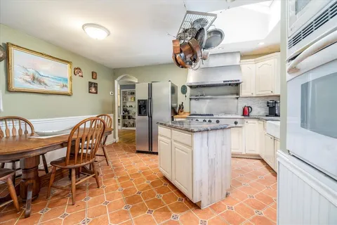 $689,988 | 9 North Court, Bayville, NY 11709