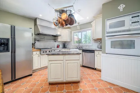 $689,988 | 9 North Court, Bayville, NY 11709