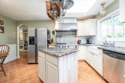 $689,988 | 9 North Court, Bayville, NY 11709