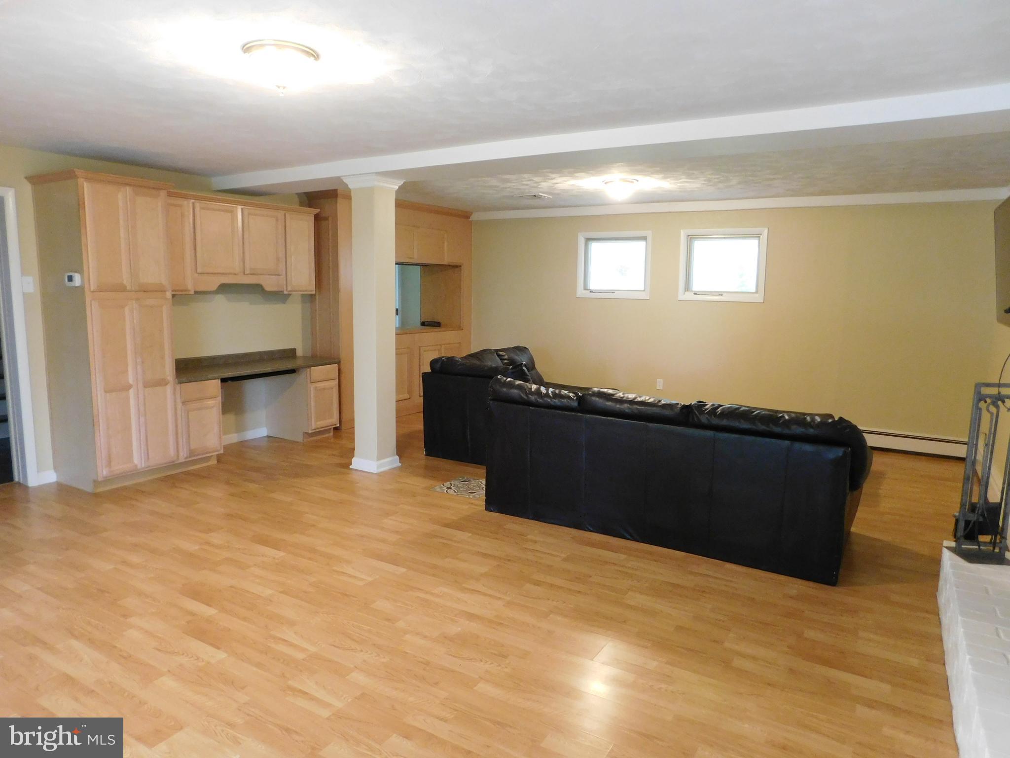 1691 Northview Road York, PA 17406 - Photo 22 of 36 Huge (25 X 18) family rm with doors to patio