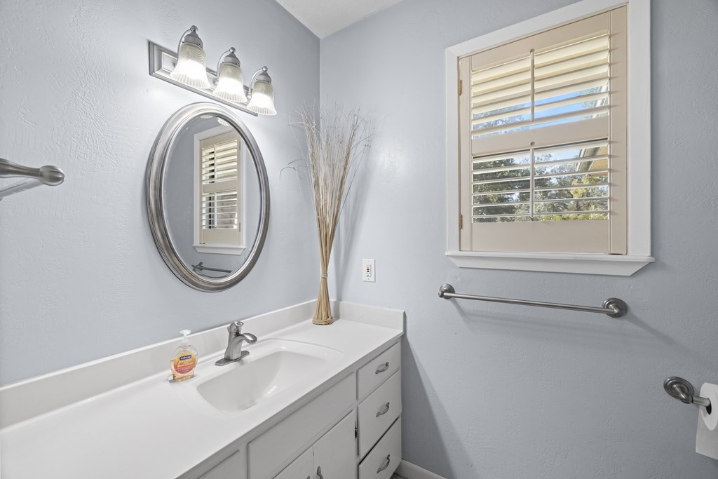 20 Oak Haven Road Fredericksburg, TX 78624 - Photo 19 of 27 GUEST BATH