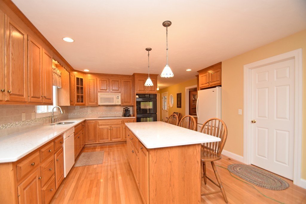 42 Miscoe Road Mendon, MA 01756 - Photo 4 of 23 Gallery Image 4