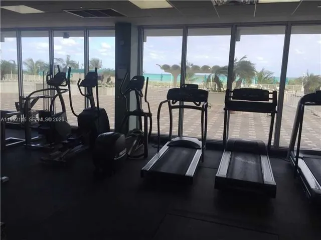 $4,950 | 5701 Collins Avenue, Unit 1221, Miami Beach, FL 33140