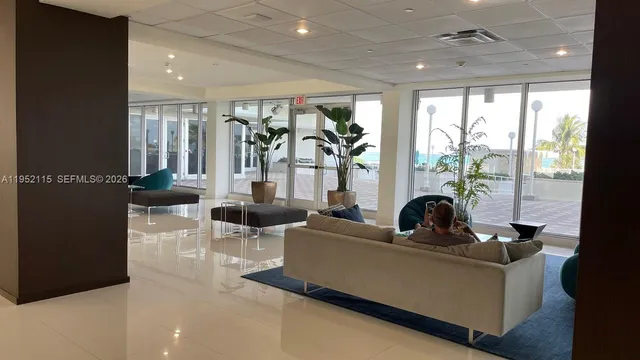 $4,950 | 5701 Collins Avenue, Unit 1221, Miami Beach, FL 33140