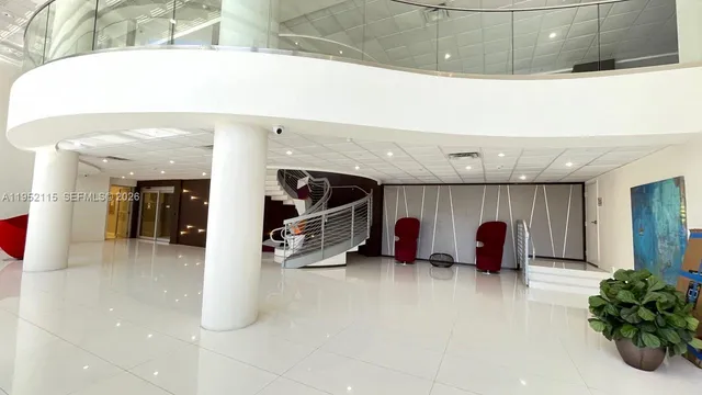 $4,950 | 5701 Collins Avenue, Unit 1221, Miami Beach, FL 33140