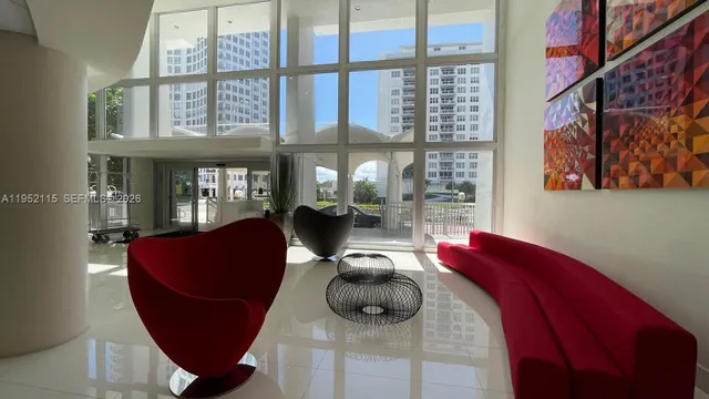 $4,950 | 5701 Collins Avenue, Unit 1221, Miami Beach, FL 33140