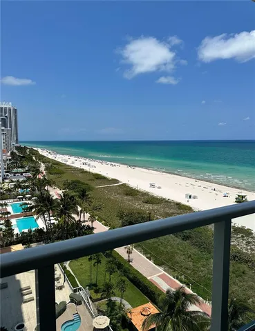 $4,950 | 5701 Collins Avenue, Unit 1221, Miami Beach, FL 33140