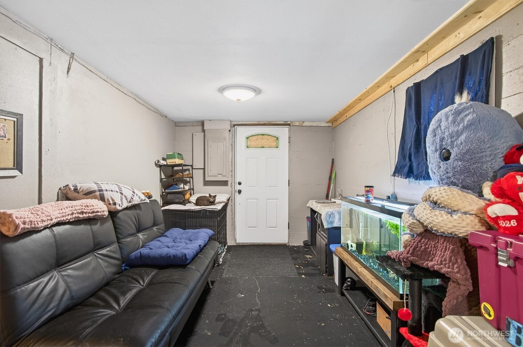 1210 8th Avenue Longview, WA 98632 - Photo 27 of 37 a living room with furniture and a couch