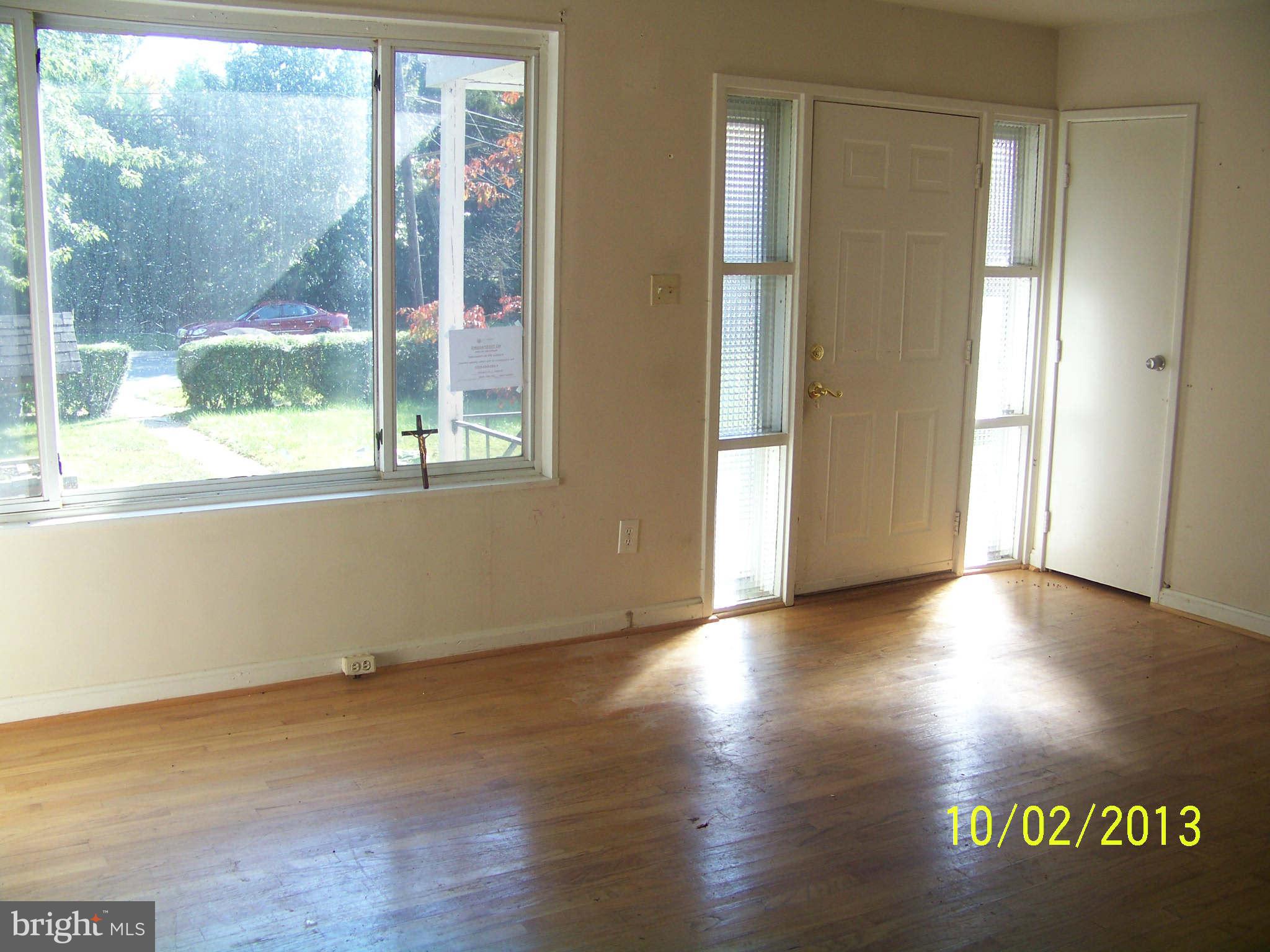 3925 Weller Road Silver Spring, MD 20906 - Photo 4 of 17 Living Room