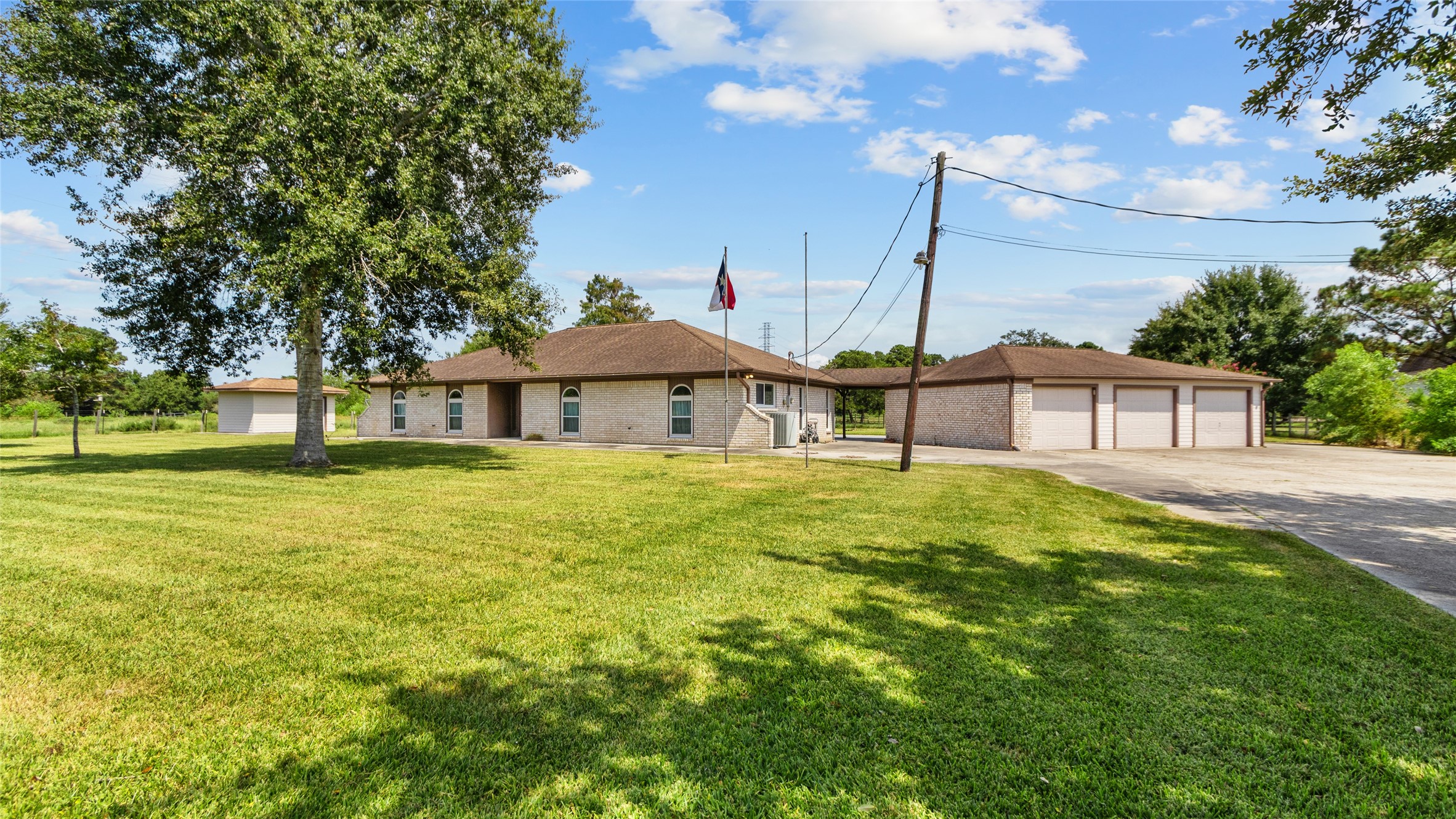 2915 Cemetery Road Santa Fe, TX 77517 - Photo 2 of 35 Gallery Image 2