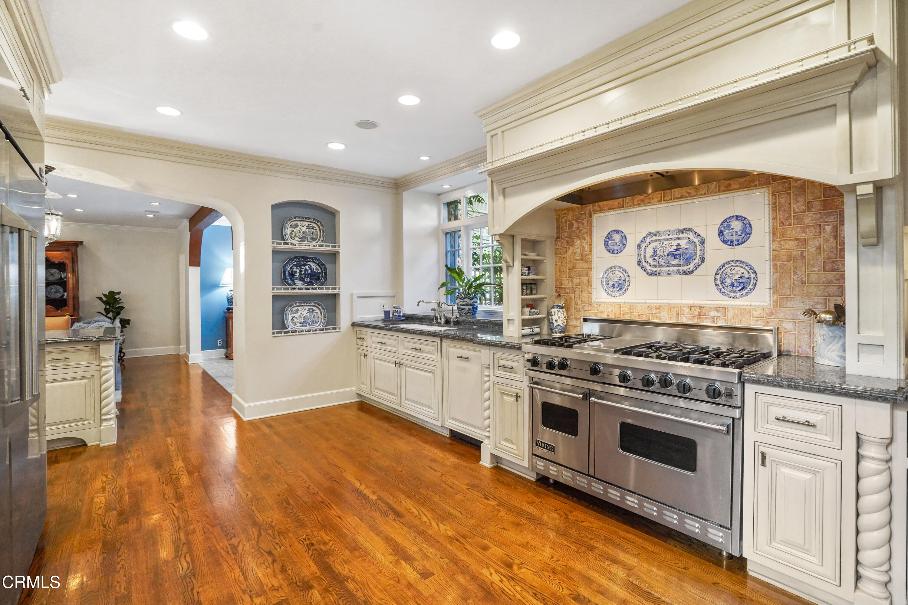 512 Arroyo Square South Pasadena, CA 91030 - Photo 16 of 55 a kitchen with a stove top oven and cabinets