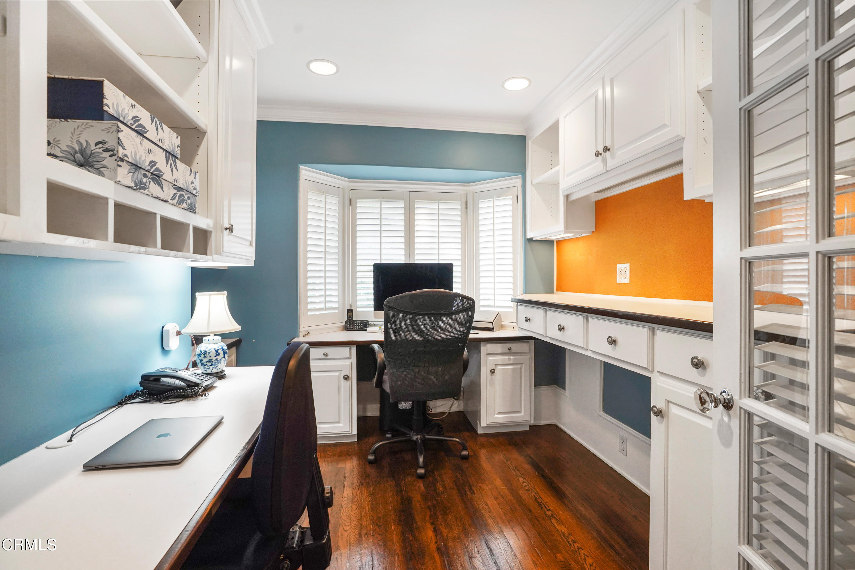 512 Arroyo Square South Pasadena, CA 91030 - Photo 25 of 55 a living room with furniture fireplace and flat screen tv