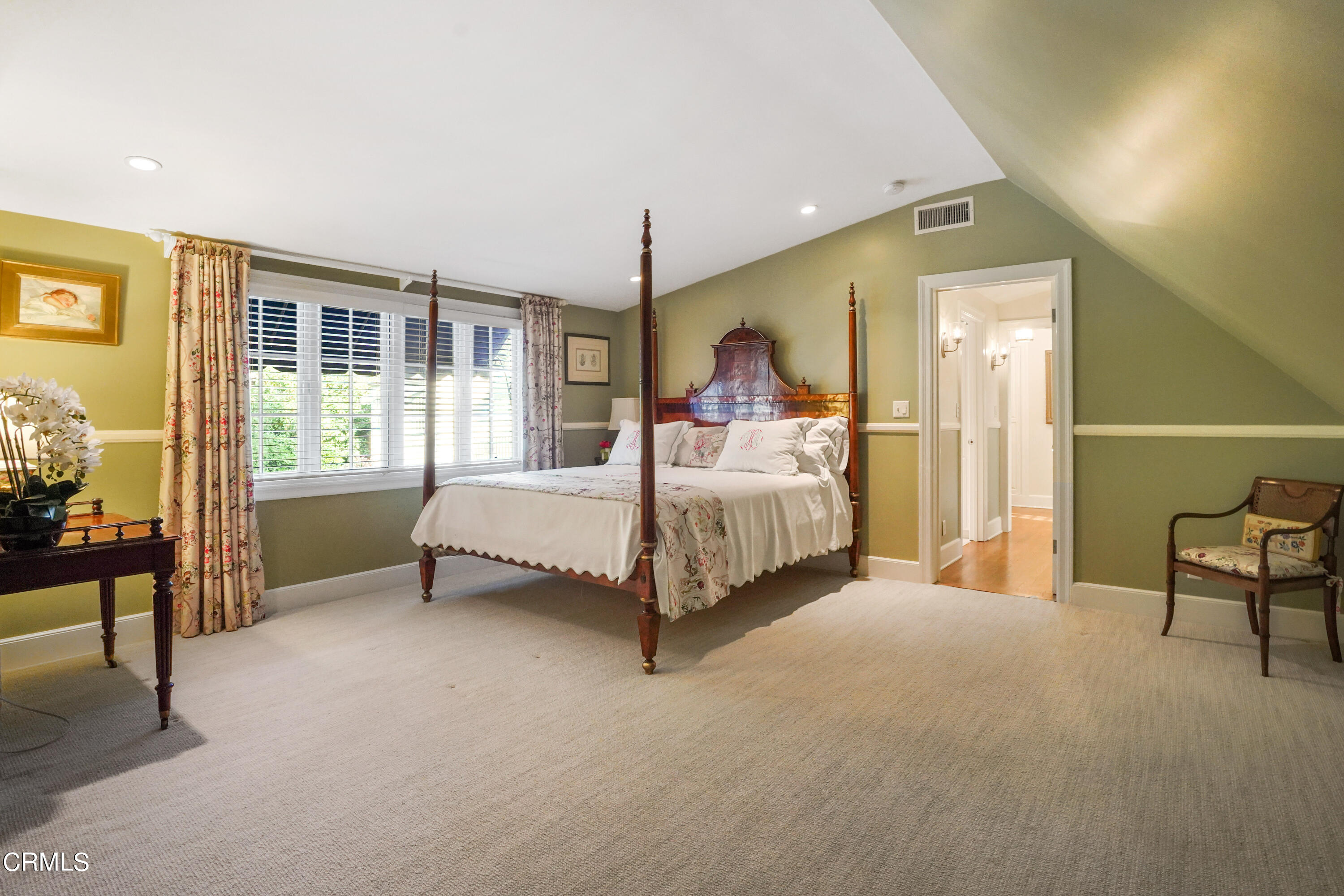 512 Arroyo Square South Pasadena, CA 91030 - Photo 38 of 55 a spacious bedroom with a bed and a window
