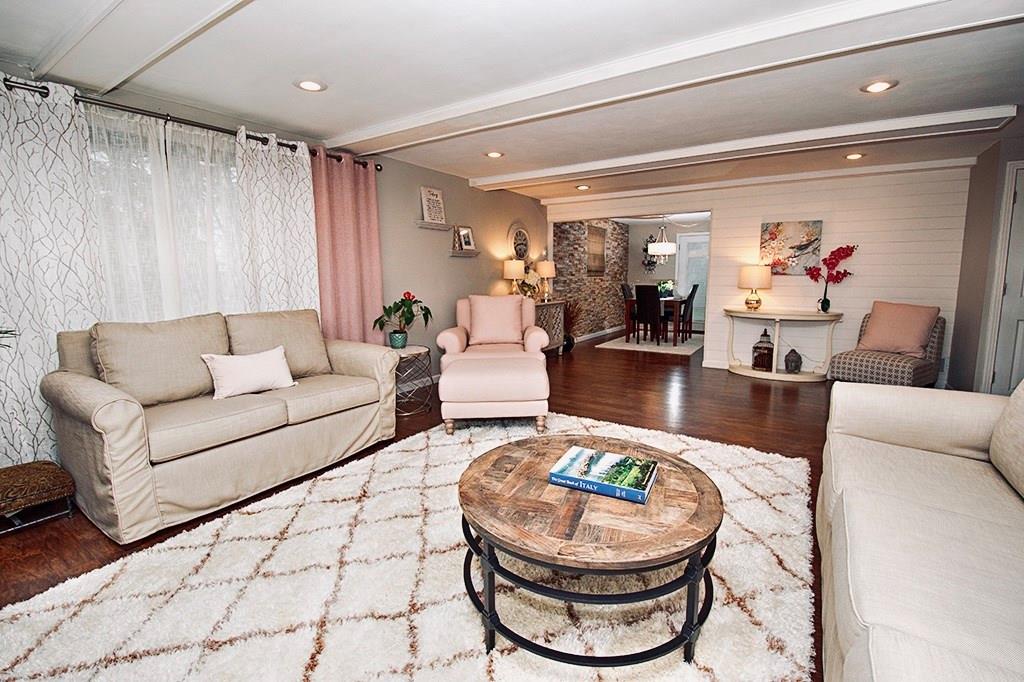 119 Martin Road Pittsburgh, PA 15237 - Photo 3 of 22 Living Room