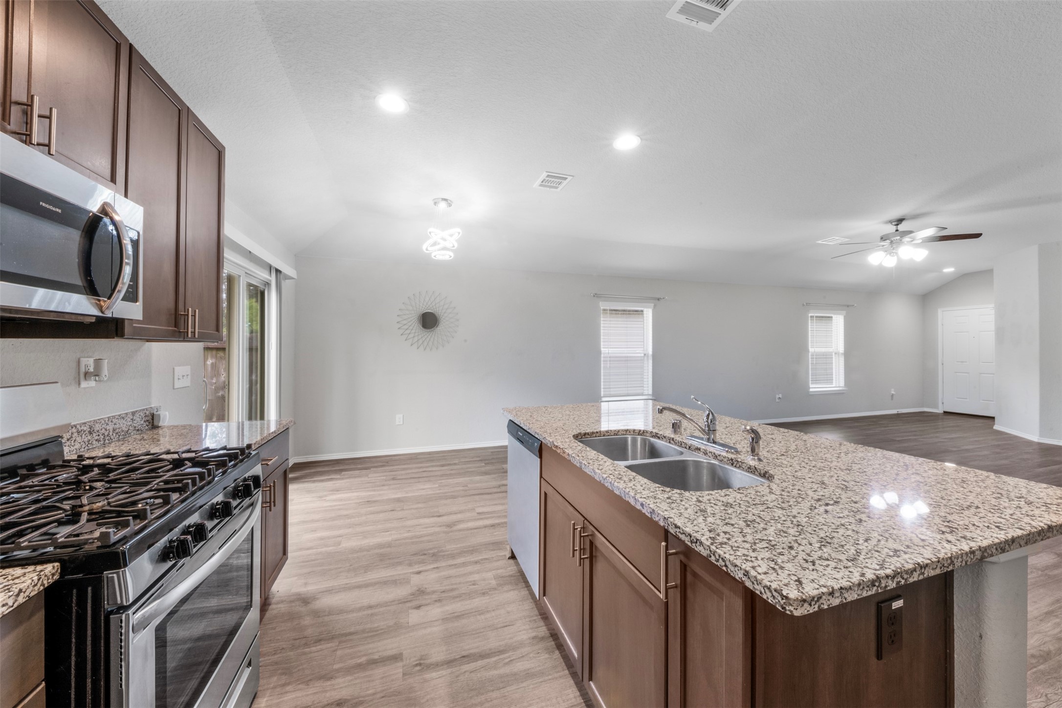 10061 Spring Creek Road Cleveland, TX 77327 - Photo 11 of 27