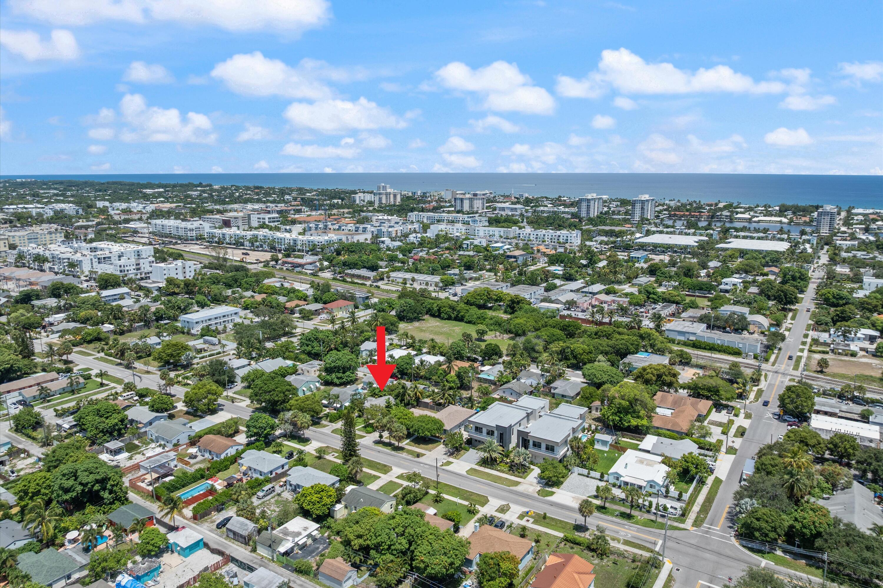 321 South Swinton Avenue Delray Beach, FL 33444 - Photo 3 of 30 a view of a city