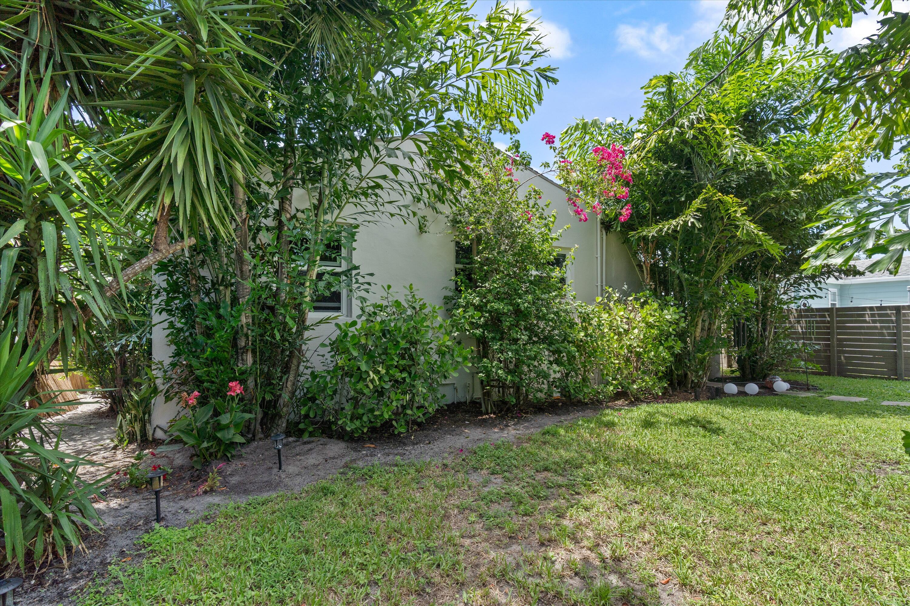 321 South Swinton Avenue Delray Beach, FL 33444 - Photo 7 of 30 a view of a yard with plants and large trees
