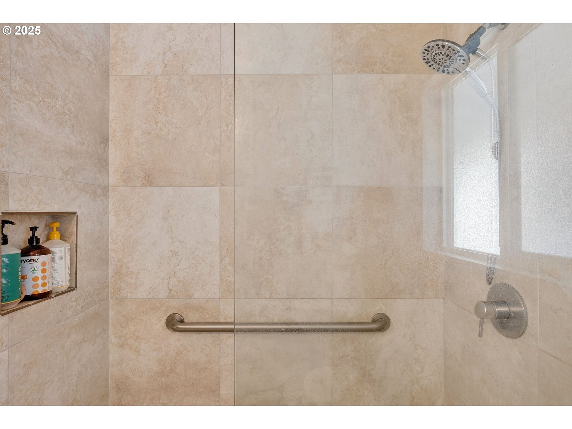 173 Northeast Bridgeton Road, Unit 13 Portland, OR 97211 - Photo 15 of 22 a bathroom with a shower