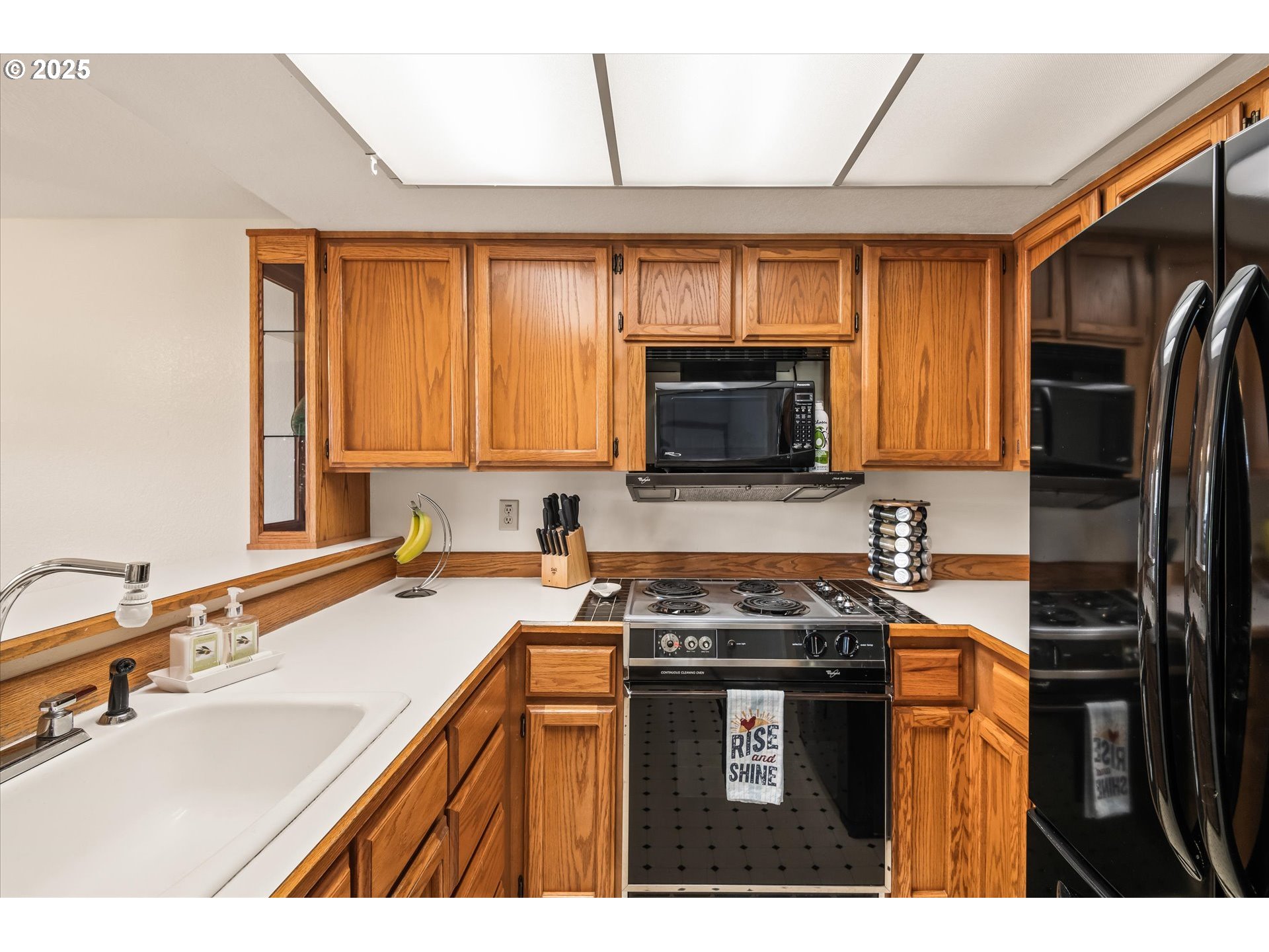 2095 Lake Isle Drive Eugene, OR 97401 - Photo 12 of 32 a kitchen with a sink stove top oven and refrigerator