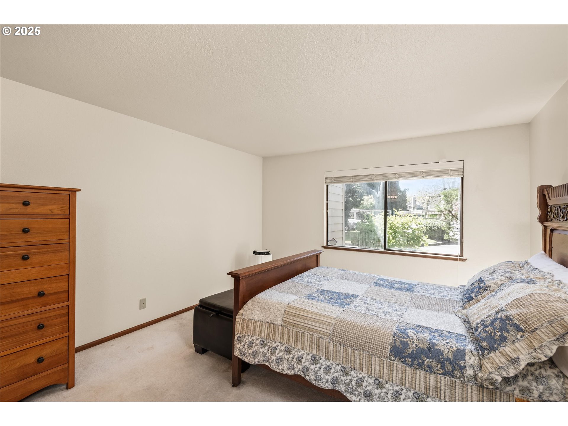 2095 Lake Isle Drive Eugene, OR 97401 - Photo 15 of 32 a bedroom with a bed and a window