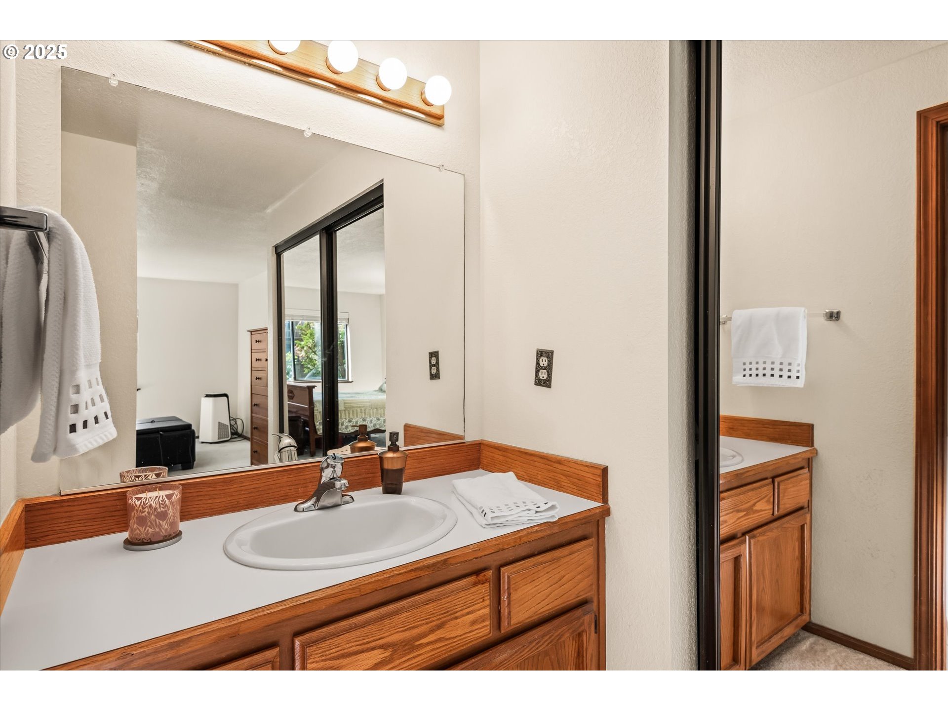 2095 Lake Isle Drive Eugene, OR 97401 - Photo 19 of 32 a bathroom with a sink and a mirror