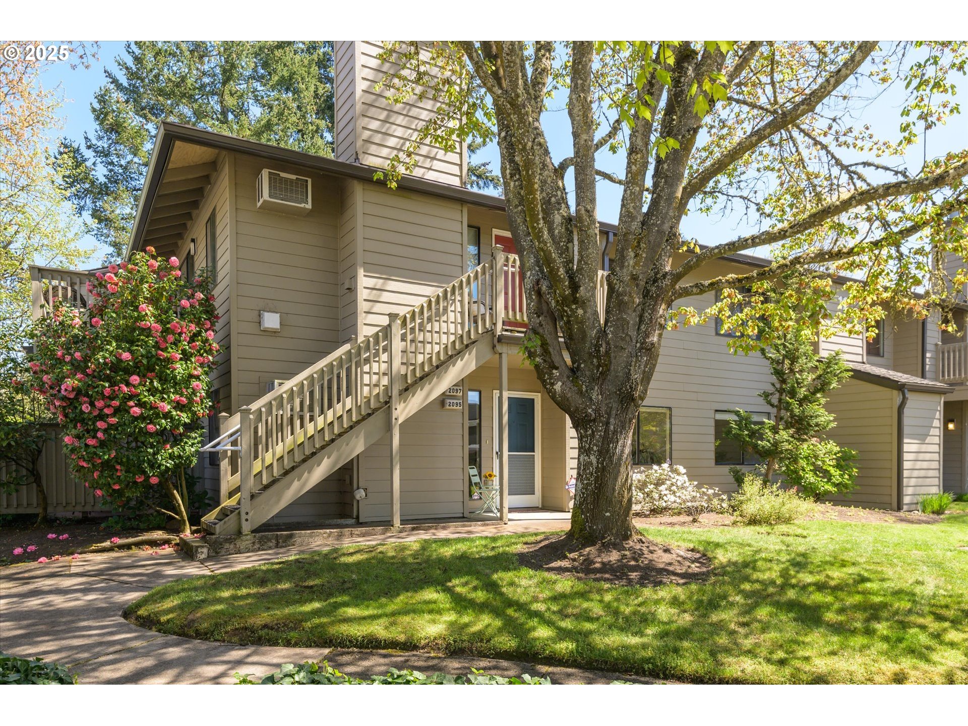 2095 Lake Isle Drive Eugene, OR 97401 - Photo 2 of 32 a view of a house with a yard