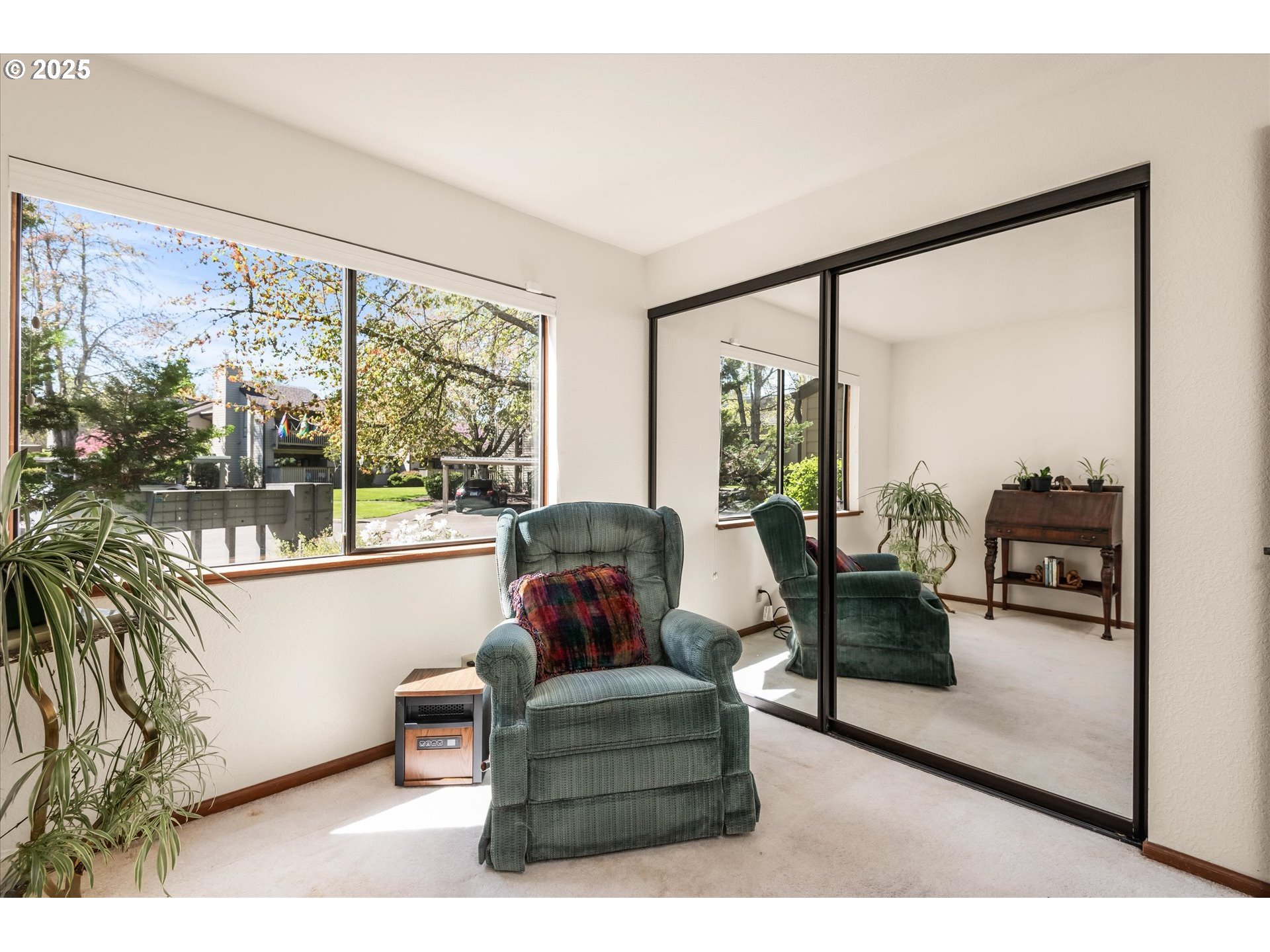 2095 Lake Isle Drive Eugene, OR 97401 - Photo 21 of 32 a living room with furniture and a large window