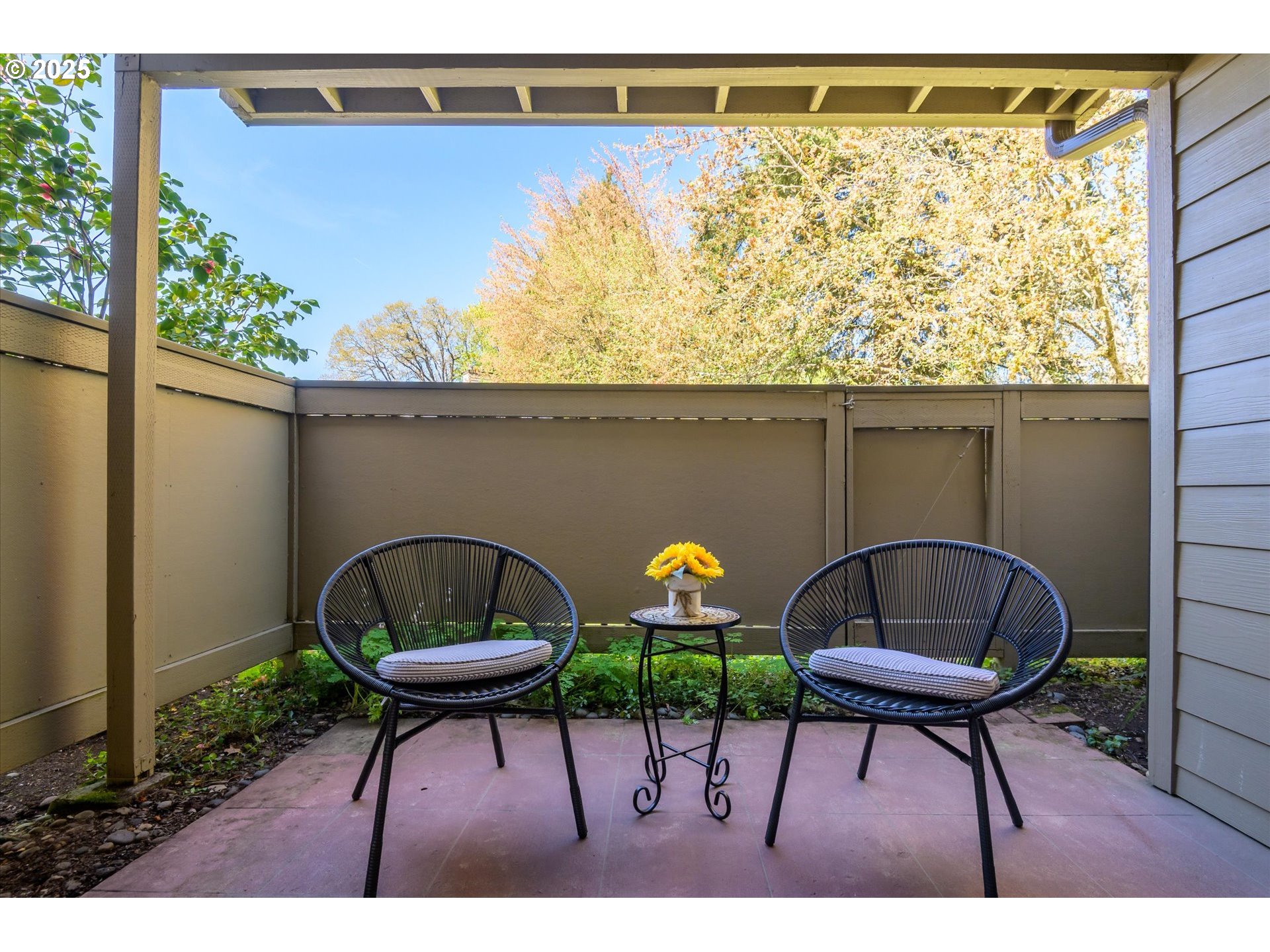 2095 Lake Isle Drive Eugene, OR 97401 - Photo 24 of 32 a side view of a chairs and table in patio
