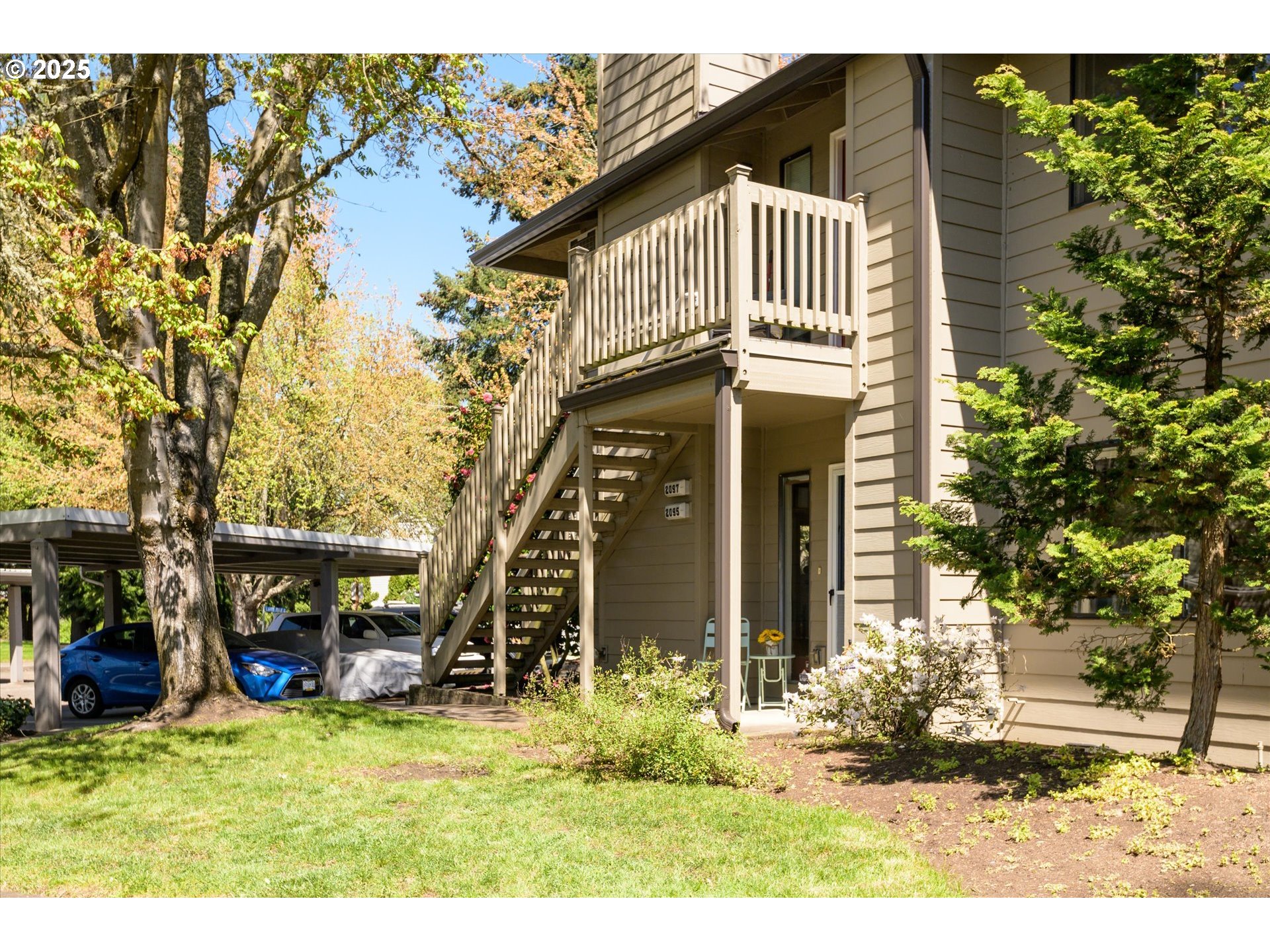 2095 Lake Isle Drive Eugene, OR 97401 - Photo 3 of 32 a view of a house with a yard