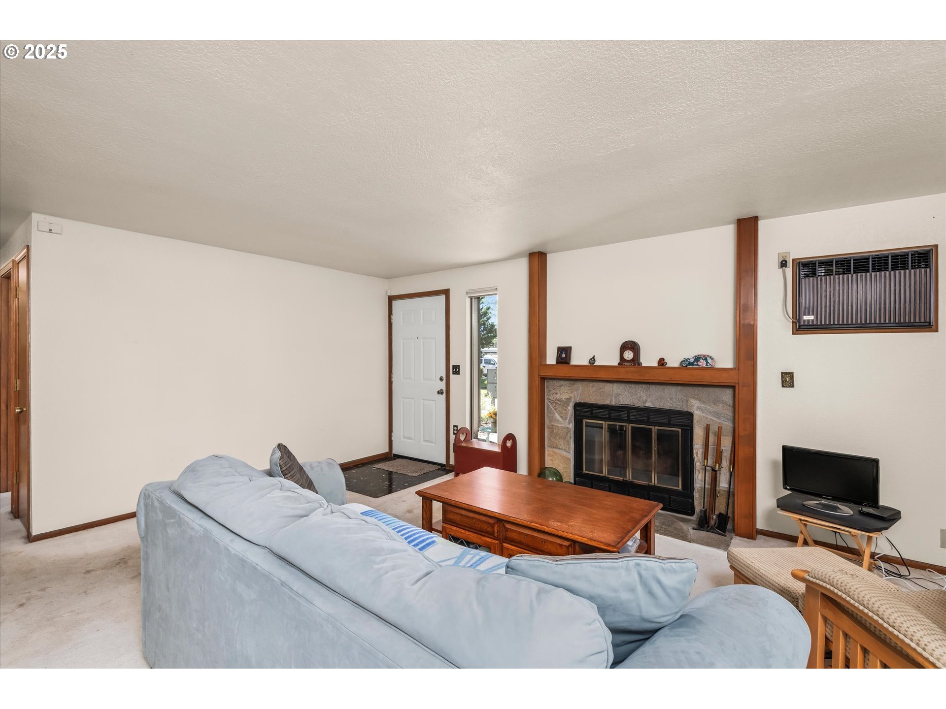 2095 Lake Isle Drive Eugene, OR 97401 - Photo 8 of 32 a living room with furniture flat screen tv and a fireplace
