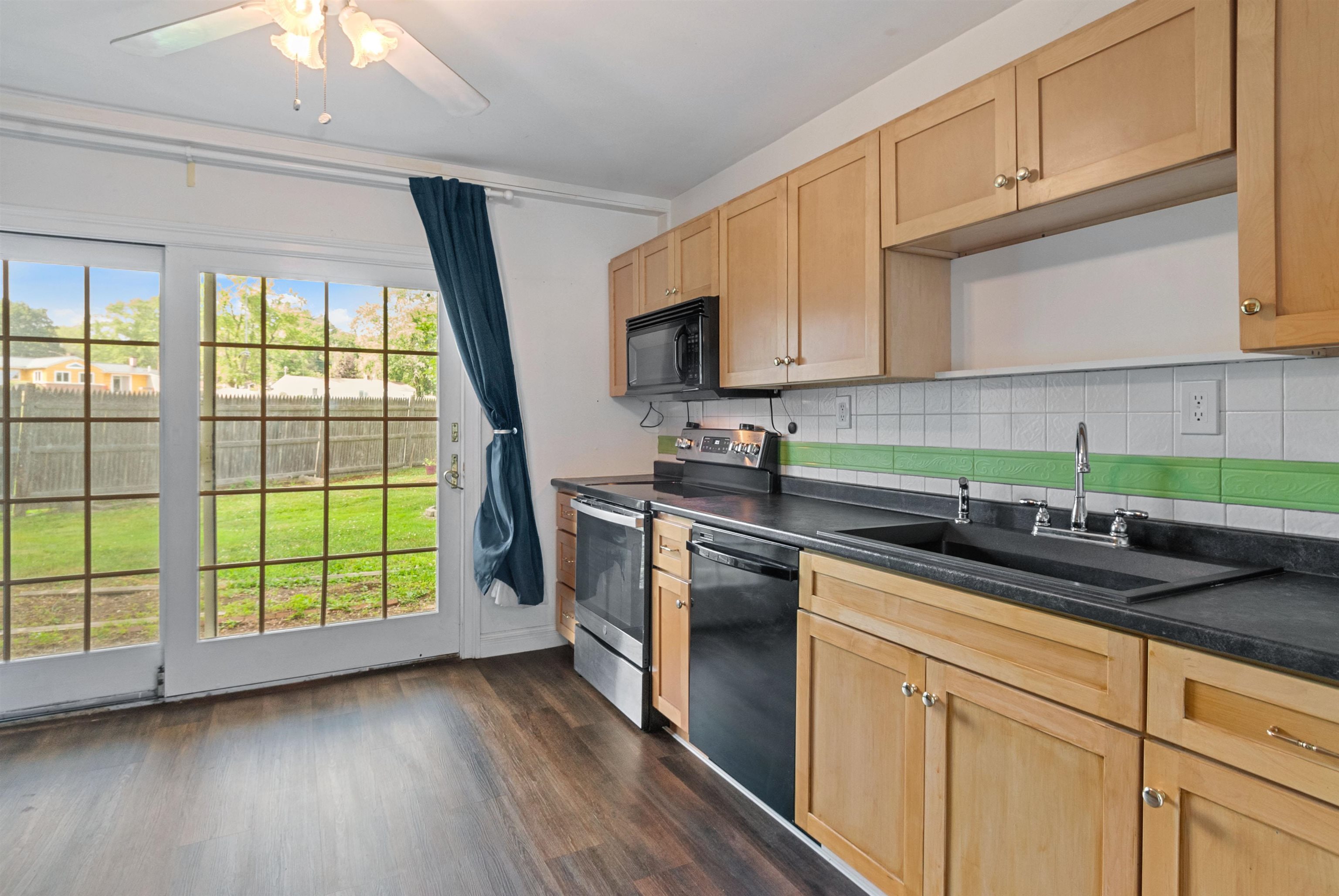 21 Arbor Drive Dover, NH 03820 - Photo 7 of 16