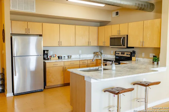 $2,300 | 939 South Frio Street, Unit 4322, San Antonio, TX 78207