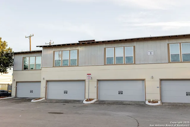 $2,300 | 939 South Frio Street, Unit 4322, San Antonio, TX 78207