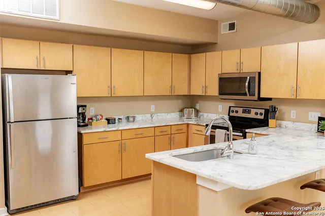 $2,300 | 939 South Frio Street, Unit 4322, San Antonio, TX 78207