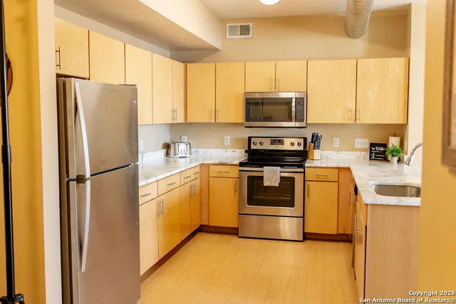 $2,300 | 939 South Frio Street, Unit 4322, San Antonio, TX 78207